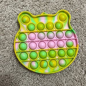 Frog pop it for sale!! in great condition!! great for focusing and playing with.